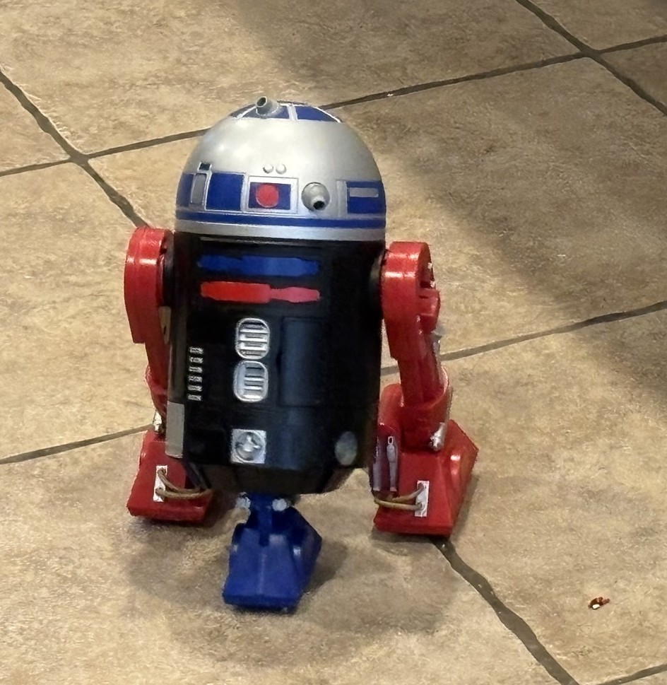 R2d2 Scoots Floor